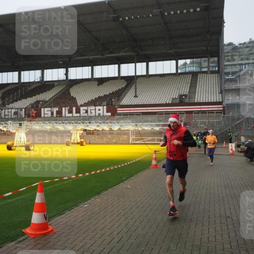 07.12.2025 - St. Pauli X-Mass-Run No. 15 Fabian Wolf http://msf.ph/oto/9420028 07.12.2025 11:36:09 Ziel 311, 728, 1792, 2183, 2310, 2316, 2907, 3109, 3610, 3612, 3614, 3653 meine-sportfotos.de