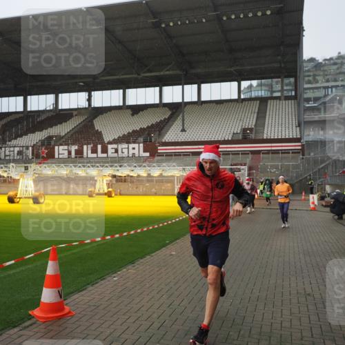 07.12.2025 - St. Pauli X-Mass-Run No. 15 Fabian Wolf http://msf.ph/oto/9420030 07.12.2025 11:36:09 Ziel 311, 728, 1792, 2183, 2310, 2316, 2907, 3109, 3610, 3612, 3614, 3653 meine-sportfotos.de