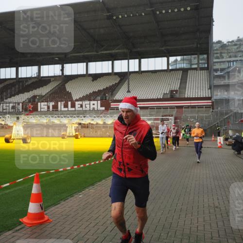 07.12.2025 - St. Pauli X-Mass-Run No. 15 Fabian Wolf http://msf.ph/oto/9420031 07.12.2025 11:36:10 Ziel 311, 728, 1753, 1792, 2183, 2310, 2316, 2907, 3109, 3610, 3612, 3614, 3653 meine-sportfotos.de