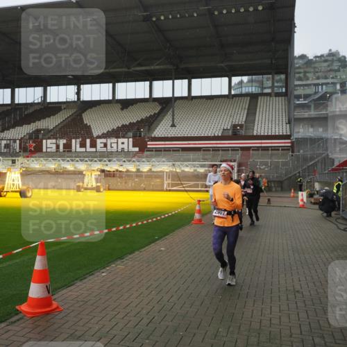 07.12.2025 - St. Pauli X-Mass-Run No. 15 Fabian Wolf http://msf.ph/oto/9420032 07.12.2025 11:36:12 Ziel 311, 728, 1753, 1792, 2183, 2310, 2316, 2907, 3109, 3610, 3612, 3614, 3653 meine-sportfotos.de