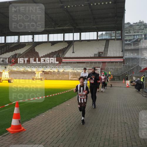 07.12.2025 - St. Pauli X-Mass-Run No. 15 Fabian Wolf http://msf.ph/oto/9420037 07.12.2025 11:36:13 Ziel 311, 728, 1753, 1792, 2183, 2310, 2316, 2907, 3109, 3610, 3612, 3614, 3653 meine-sportfotos.de
