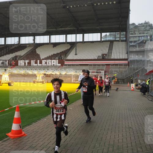 07.12.2025 - St. Pauli X-Mass-Run No. 15 Fabian Wolf http://msf.ph/oto/9420040 07.12.2025 11:36:14 Ziel 311, 728, 1753, 1792, 2183, 2310, 2316, 2907, 3610, 3612, 3614, 3653 meine-sportfotos.de