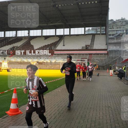 07.12.2025 - St. Pauli X-Mass-Run No. 15 Fabian Wolf http://msf.ph/oto/9420041 07.12.2025 11:36:14 Ziel 311, 728, 1753, 1792, 2183, 2310, 2316, 2907, 3610, 3612, 3614, 3653 meine-sportfotos.de