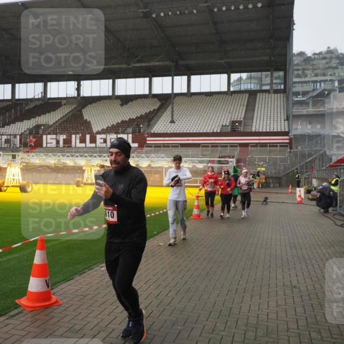 07.12.2025 - St. Pauli X-Mass-Run No. 15 Fabian Wolf http://msf.ph/oto/9420044 07.12.2025 11:36:15 Ziel 311, 728, 1753, 1792, 2183, 2310, 2316, 2907, 3610, 3612, 3614, 3653 meine-sportfotos.de