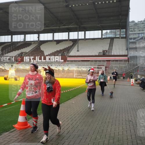 07.12.2025 - St. Pauli X-Mass-Run No. 15 Fabian Wolf http://msf.ph/oto/9420054 07.12.2025 11:36:22 Ziel 1753, 1792, 2183, 2310, 2316, 2907, 3610, 3612, 3614, 3653, 3826 meine-sportfotos.de