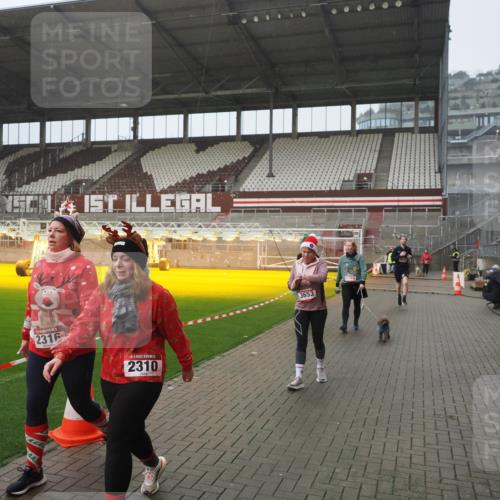 07.12.2025 - St. Pauli X-Mass-Run No. 15 Fabian Wolf http://msf.ph/oto/9420056 07.12.2025 11:36:22 Ziel 1753, 1792, 2183, 2310, 2316, 2907, 3610, 3612, 3614, 3653, 3826 meine-sportfotos.de