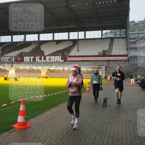 07.12.2025 - St. Pauli X-Mass-Run No. 15 Fabian Wolf http://msf.ph/oto/9420058 07.12.2025 11:36:24 Ziel 1753, 1792, 2183, 2310, 2907, 3610, 3612, 3614, 3653, 3826 meine-sportfotos.de