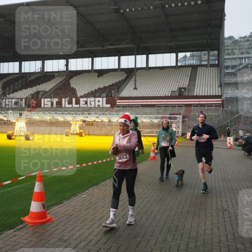 07.12.2025 - St. Pauli X-Mass-Run No. 15 Fabian Wolf http://msf.ph/oto/9420059 07.12.2025 11:36:24 Ziel 1753, 1792, 2183, 2310, 2907, 3610, 3612, 3614, 3653, 3826 meine-sportfotos.de