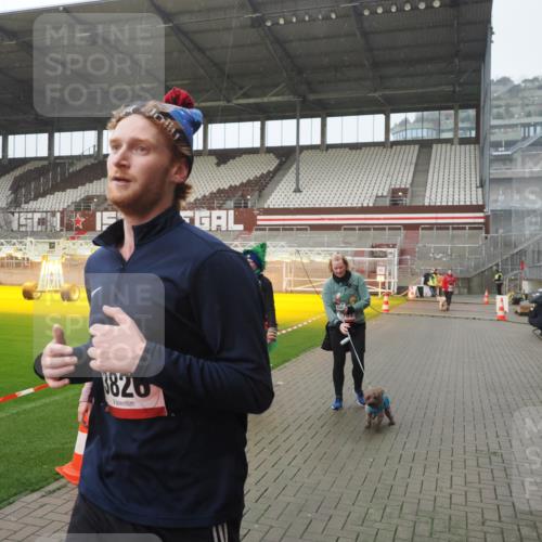 07.12.2025 - St. Pauli X-Mass-Run No. 15 Fabian Wolf http://msf.ph/oto/9420066 07.12.2025 11:36:25 Ziel 1753, 1792, 2907, 3610, 3612, 3826, 4628 meine-sportfotos.de