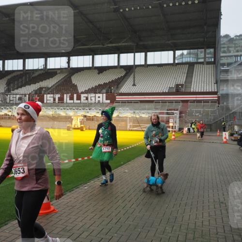 07.12.2025 - St. Pauli X-Mass-Run No. 15 Fabian Wolf http://msf.ph/oto/9420068 07.12.2025 11:36:26 Ziel 1753, 1792, 3610, 3612, 3826, 4628 meine-sportfotos.de