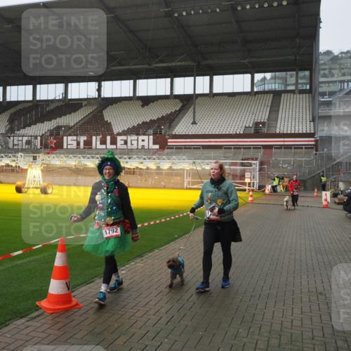 07.12.2025 - St. Pauli X-Mass-Run No. 15 Fabian Wolf http://msf.ph/oto/9420069 07.12.2025 11:36:27 Ziel 1753, 1792, 3610, 3826, 4628 meine-sportfotos.de