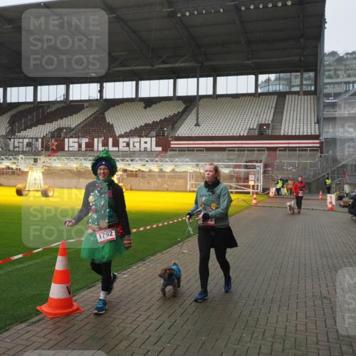 07.12.2025 - St. Pauli X-Mass-Run No. 15 Fabian Wolf http://msf.ph/oto/9420070 07.12.2025 11:36:28 Ziel 1753, 1792, 3826, 4628 meine-sportfotos.de
