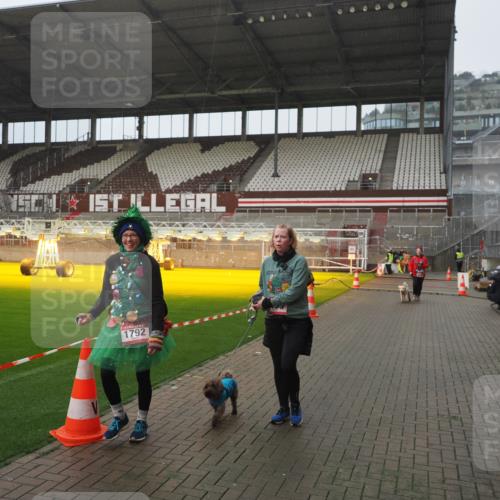 07.12.2025 - St. Pauli X-Mass-Run No. 15 Fabian Wolf http://msf.ph/oto/9420071 07.12.2025 11:36:28 Ziel 1753, 1792, 3826, 4628 meine-sportfotos.de
