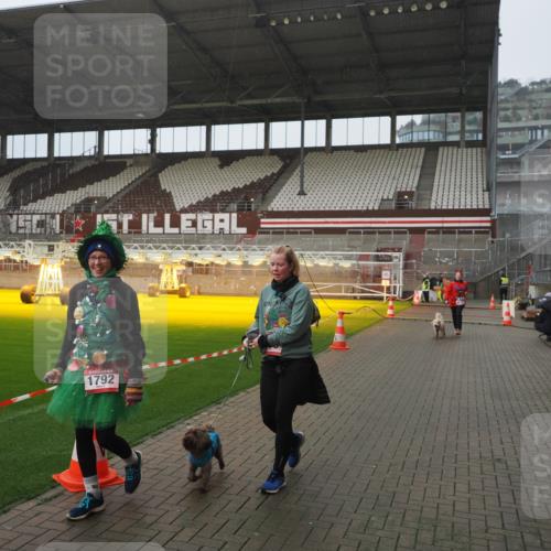07.12.2025 - St. Pauli X-Mass-Run No. 15 Fabian Wolf http://msf.ph/oto/9420073 07.12.2025 11:36:28 Ziel 1753, 1792, 3826, 4628 meine-sportfotos.de