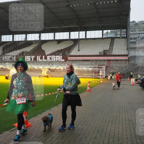 07.12.2025 - St. Pauli X-Mass-Run No. 15 Fabian Wolf http://msf.ph/oto/9420074 07.12.2025 11:36:28 Ziel 1753, 1792, 3826, 4628 meine-sportfotos.de