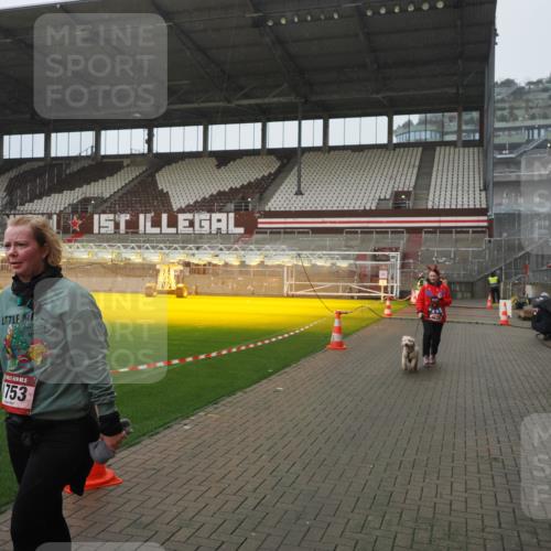07.12.2025 - St. Pauli X-Mass-Run No. 15 Fabian Wolf http://msf.ph/oto/9420075 07.12.2025 11:36:30 Ziel 1753, 3826, 4628 meine-sportfotos.de