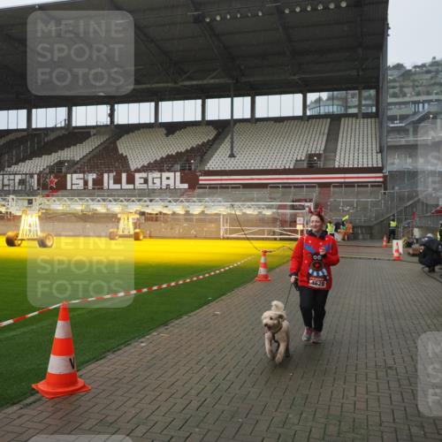 07.12.2025 - St. Pauli X-Mass-Run No. 15 Fabian Wolf http://msf.ph/oto/9420076 07.12.2025 11:36:31 Ziel 3826, 4628 meine-sportfotos.de