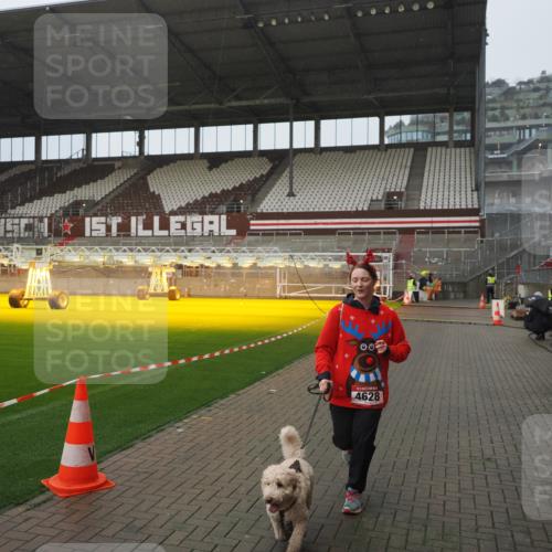 07.12.2025 - St. Pauli X-Mass-Run No. 15 Fabian Wolf http://msf.ph/oto/9420079 07.12.2025 11:36:32 Ziel 3826, 4628 meine-sportfotos.de