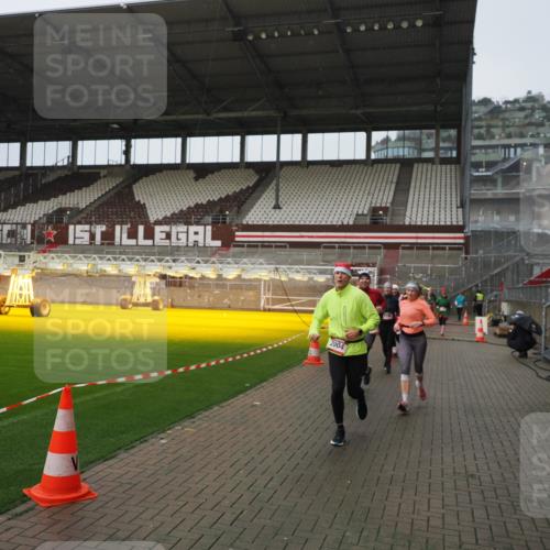 07.12.2025 - St. Pauli X-Mass-Run No. 15 Fabian Wolf http://msf.ph/oto/9420082 07.12.2025 11:36:53 Ziel 1588, 1590, 2004, 2102, 2405, 2517, 2917 meine-sportfotos.de