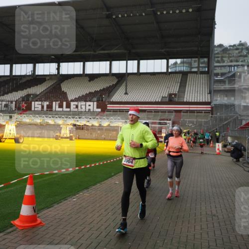 07.12.2025 - St. Pauli X-Mass-Run No. 15 Fabian Wolf http://msf.ph/oto/9420085 07.12.2025 11:36:54 Ziel 1588, 1590, 2004, 2022, 2102, 2405, 2517, 2917 meine-sportfotos.de