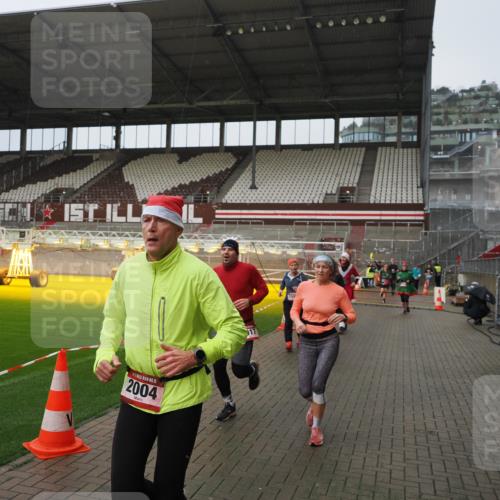 07.12.2025 - St. Pauli X-Mass-Run No. 15 Fabian Wolf http://msf.ph/oto/9420088 07.12.2025 11:36:55 Ziel 1588, 1590, 2004, 2022, 2102, 2405, 2517, 2917 meine-sportfotos.de