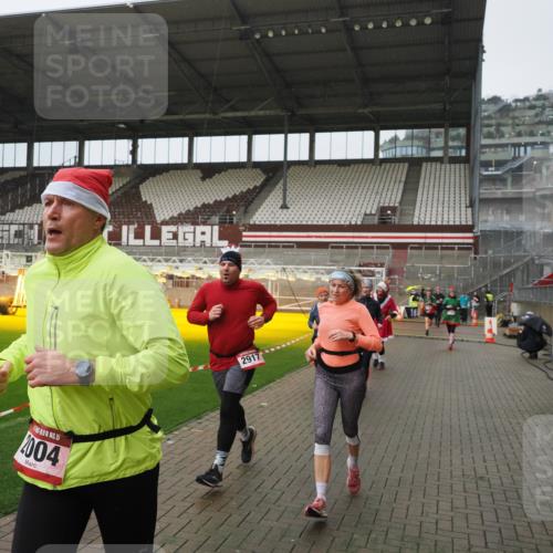 07.12.2025 - St. Pauli X-Mass-Run No. 15 Fabian Wolf http://msf.ph/oto/9420089 07.12.2025 11:36:55 Ziel 1588, 1590, 2004, 2022, 2102, 2405, 2517, 2917 meine-sportfotos.de