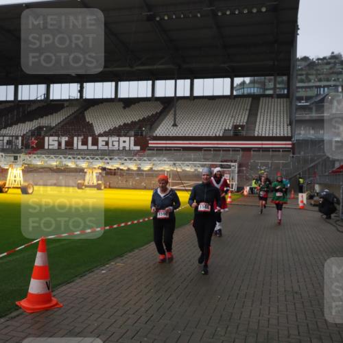 07.12.2025 - St. Pauli X-Mass-Run No. 15 Fabian Wolf http://msf.ph/oto/9420092 07.12.2025 11:36:56 Ziel 1588, 1590, 2004, 2022, 2102, 2405, 2517, 2917, 3931 meine-sportfotos.de