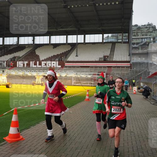 07.12.2025 - St. Pauli X-Mass-Run No. 15 Fabian Wolf http://msf.ph/oto/9420100 07.12.2025 11:37:00 Ziel 484, 991, 1588, 1590, 2004, 2022, 2102, 2279, 2405, 2517, 2917, 3931 meine-sportfotos.de