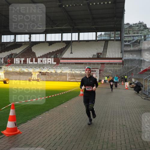 07.12.2025 - St. Pauli X-Mass-Run No. 15 Fabian Wolf http://msf.ph/oto/9420105 07.12.2025 11:37:01 Ziel 484, 991, 1588, 1590, 2004, 2022, 2102, 2279, 2405, 2517, 2917, 3931 meine-sportfotos.de