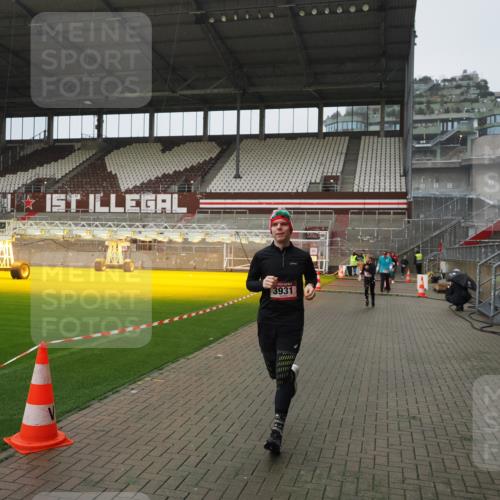 07.12.2025 - St. Pauli X-Mass-Run No. 15 Fabian Wolf http://msf.ph/oto/9420106 07.12.2025 11:37:01 Ziel 484, 991, 1588, 1590, 2004, 2022, 2102, 2279, 2405, 2517, 2917, 3931 meine-sportfotos.de