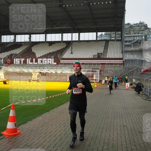 07.12.2025 - St. Pauli X-Mass-Run No. 15 Fabian Wolf http://msf.ph/oto/9420107 07.12.2025 11:37:02 Ziel 484, 991, 1588, 1590, 2004, 2022, 2102, 2279, 2405, 2517, 2686, 2917, 3931 meine-sportfotos.de