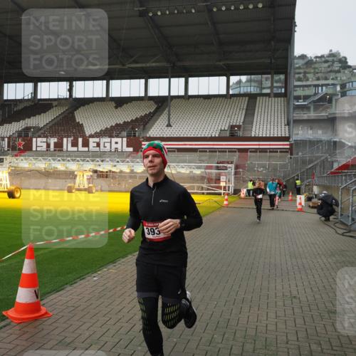 07.12.2025 - St. Pauli X-Mass-Run No. 15 Fabian Wolf http://msf.ph/oto/9420108 07.12.2025 11:37:02 Ziel 484, 991, 1588, 1590, 2004, 2022, 2102, 2279, 2405, 2517, 2686, 2917, 3931 meine-sportfotos.de