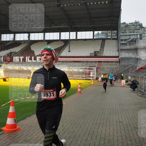 07.12.2025 - St. Pauli X-Mass-Run No. 15 Fabian Wolf http://msf.ph/oto/9420109 07.12.2025 11:37:02 Ziel 484, 991, 1588, 1590, 2004, 2022, 2102, 2279, 2405, 2517, 2686, 2917, 3931 meine-sportfotos.de