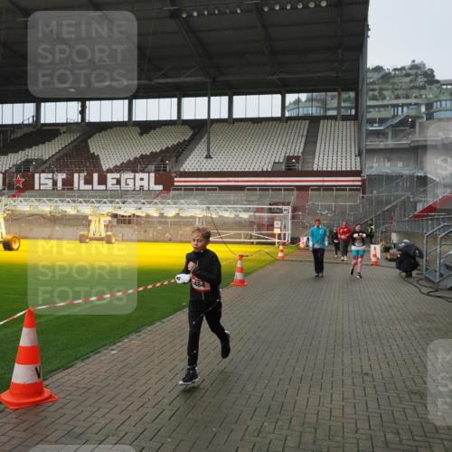 07.12.2025 - St. Pauli X-Mass-Run No. 15 Fabian Wolf http://msf.ph/oto/9420112 07.12.2025 11:37:05 Ziel 484, 991, 1280, 1588, 1590, 2004, 2022, 2102, 2279, 2405, 2517, 2686, 2917, 3931 meine-sportfotos.de