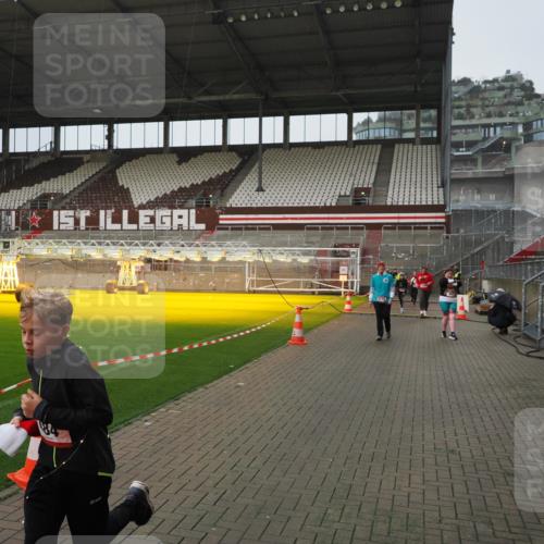 07.12.2025 - St. Pauli X-Mass-Run No. 15 Fabian Wolf http://msf.ph/oto/9420113 07.12.2025 11:37:06 Ziel 484, 991, 1280, 1588, 1590, 2004, 2022, 2102, 2279, 2405, 2517, 2686, 2917, 3931 meine-sportfotos.de