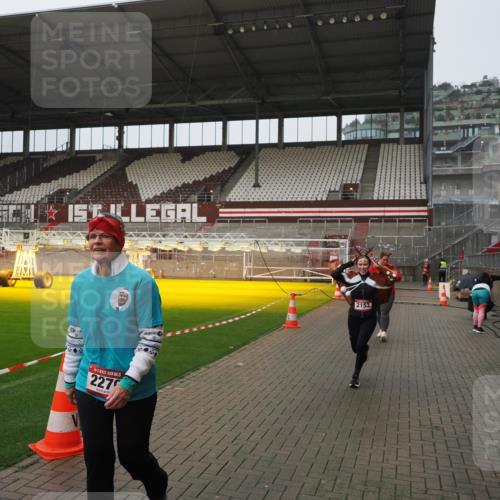 07.12.2025 - St. Pauli X-Mass-Run No. 15 Fabian Wolf http://msf.ph/oto/9420129 07.12.2025 11:37:12 Ziel 484, 991, 1280, 2022, 2102, 2153, 2279, 2686, 3931 meine-sportfotos.de