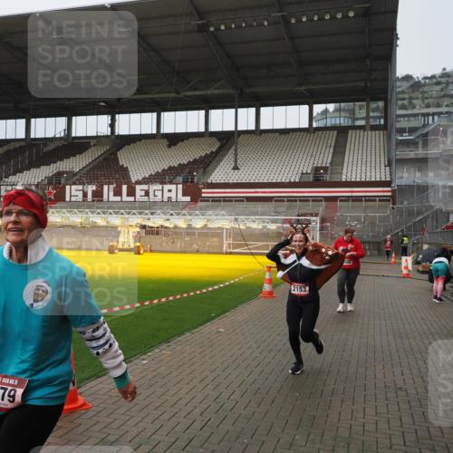 07.12.2025 - St. Pauli X-Mass-Run No. 15 Fabian Wolf http://msf.ph/oto/9420131 07.12.2025 11:37:12 Ziel 484, 991, 1280, 2022, 2102, 2153, 2279, 2686, 3931 meine-sportfotos.de