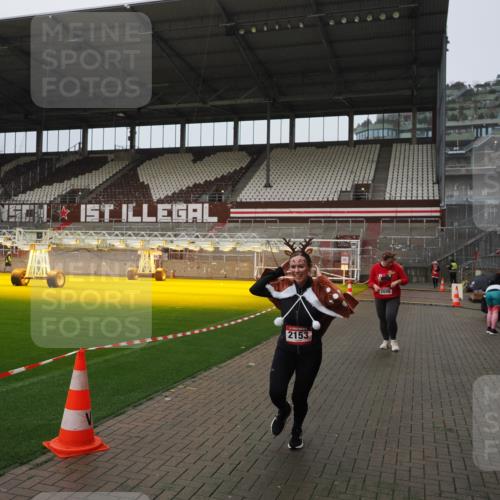 07.12.2025 - St. Pauli X-Mass-Run No. 15 Fabian Wolf http://msf.ph/oto/9420133 07.12.2025 11:37:13 Ziel 484, 991, 1280, 2022, 2153, 2279, 2686, 3931 meine-sportfotos.de