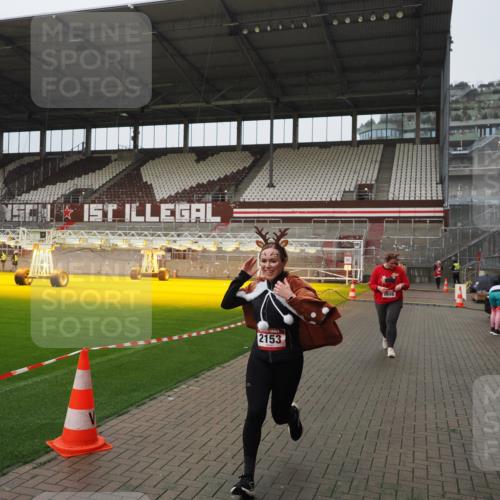 07.12.2025 - St. Pauli X-Mass-Run No. 15 Fabian Wolf http://msf.ph/oto/9420134 07.12.2025 11:37:13 Ziel 484, 991, 1280, 2022, 2153, 2279, 2686, 3931 meine-sportfotos.de