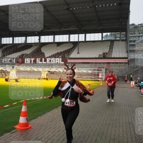07.12.2025 - St. Pauli X-Mass-Run No. 15 Fabian Wolf http://msf.ph/oto/9420135 07.12.2025 11:37:13 Ziel 484, 991, 1280, 2022, 2153, 2279, 2686, 3931 meine-sportfotos.de