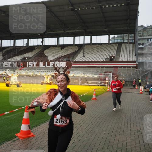 07.12.2025 - St. Pauli X-Mass-Run No. 15 Fabian Wolf http://msf.ph/oto/9420136 07.12.2025 11:37:13 Ziel 484, 991, 1280, 2022, 2153, 2279, 2686, 3931 meine-sportfotos.de