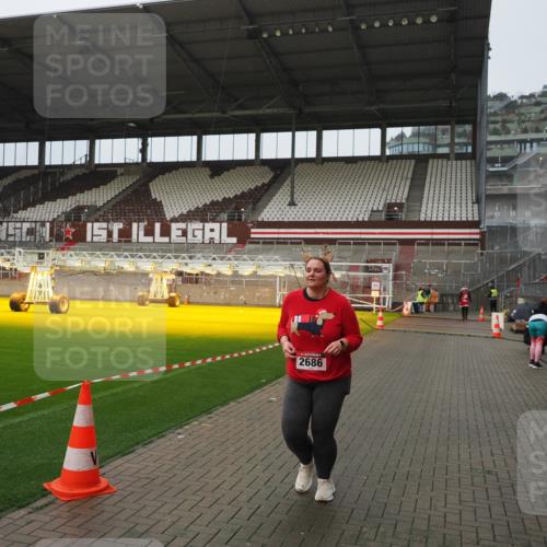 07.12.2025 - St. Pauli X-Mass-Run No. 15 Fabian Wolf http://msf.ph/oto/9420140 07.12.2025 11:37:16 Ziel 484, 991, 1280, 2153, 2279, 2686, 3931 meine-sportfotos.de