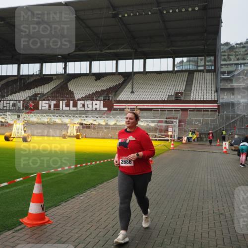 07.12.2025 - St. Pauli X-Mass-Run No. 15 Fabian Wolf http://msf.ph/oto/9420141 07.12.2025 11:37:16 Ziel 484, 991, 1280, 2153, 2279, 2686, 3931 meine-sportfotos.de