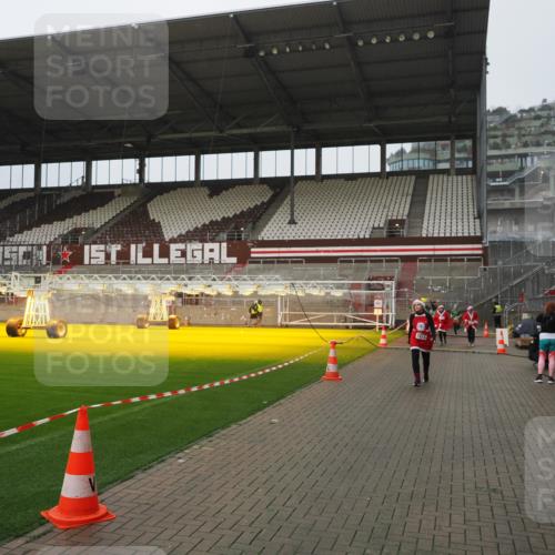 07.12.2025 - St. Pauli X-Mass-Run No. 15 Fabian Wolf http://msf.ph/oto/9420143 07.12.2025 11:37:27 Ziel 544, 857, 2153, 2810 meine-sportfotos.de