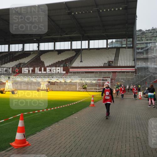 07.12.2025 - St. Pauli X-Mass-Run No. 15 Fabian Wolf http://msf.ph/oto/9420146 07.12.2025 11:37:29 Ziel 544, 857, 2810, 3916 meine-sportfotos.de