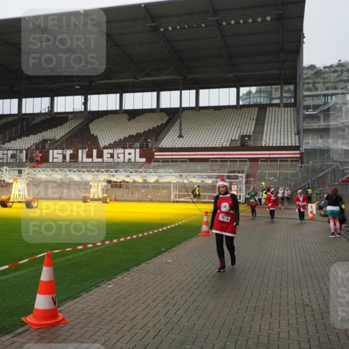 07.12.2025 - St. Pauli X-Mass-Run No. 15 Fabian Wolf http://msf.ph/oto/9420147 07.12.2025 11:37:30 Ziel 544, 857, 2810, 3916 meine-sportfotos.de