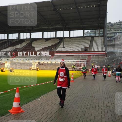 07.12.2025 - St. Pauli X-Mass-Run No. 15 Fabian Wolf http://msf.ph/oto/9420148 07.12.2025 11:37:31 Ziel 544, 857, 1154, 2810, 3916 meine-sportfotos.de