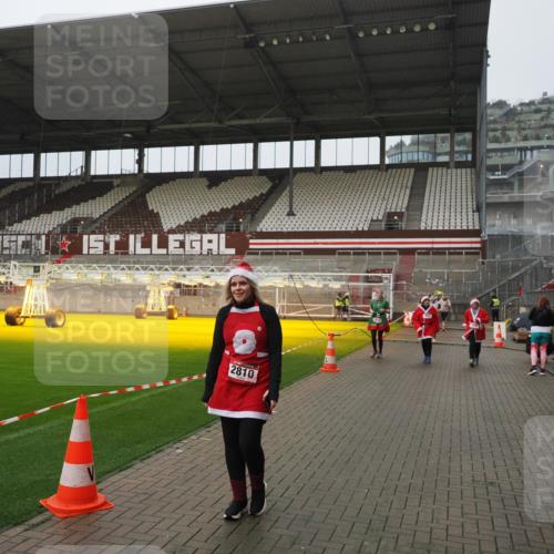 07.12.2025 - St. Pauli X-Mass-Run No. 15 Fabian Wolf http://msf.ph/oto/9420149 07.12.2025 11:37:32 Ziel 544, 857, 1154, 2810, 3916 meine-sportfotos.de