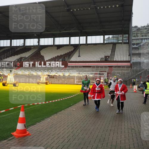 07.12.2025 - St. Pauli X-Mass-Run No. 15 Fabian Wolf http://msf.ph/oto/9420153 07.12.2025 11:37:36 Ziel 544, 857, 1154, 1156, 2810, 3916 meine-sportfotos.de