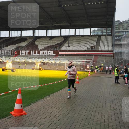 07.12.2025 - St. Pauli X-Mass-Run No. 15 Fabian Wolf http://msf.ph/oto/9420169 07.12.2025 11:37:40 Ziel 544, 857, 1154, 1156, 3916 meine-sportfotos.de